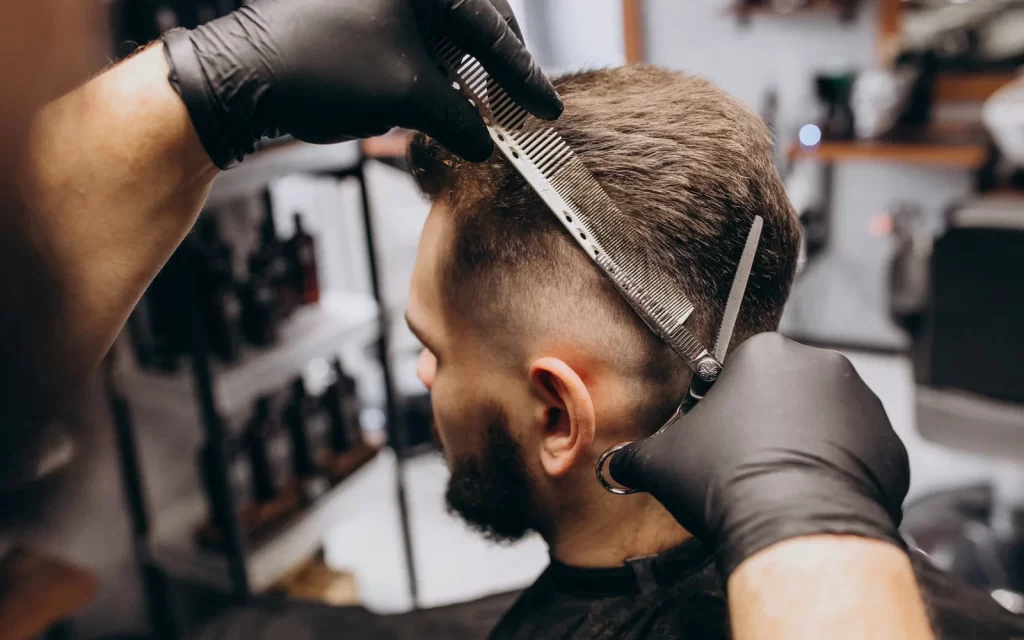 Cómo elegir un corte de cabello para hombre según tu rostro y rutina