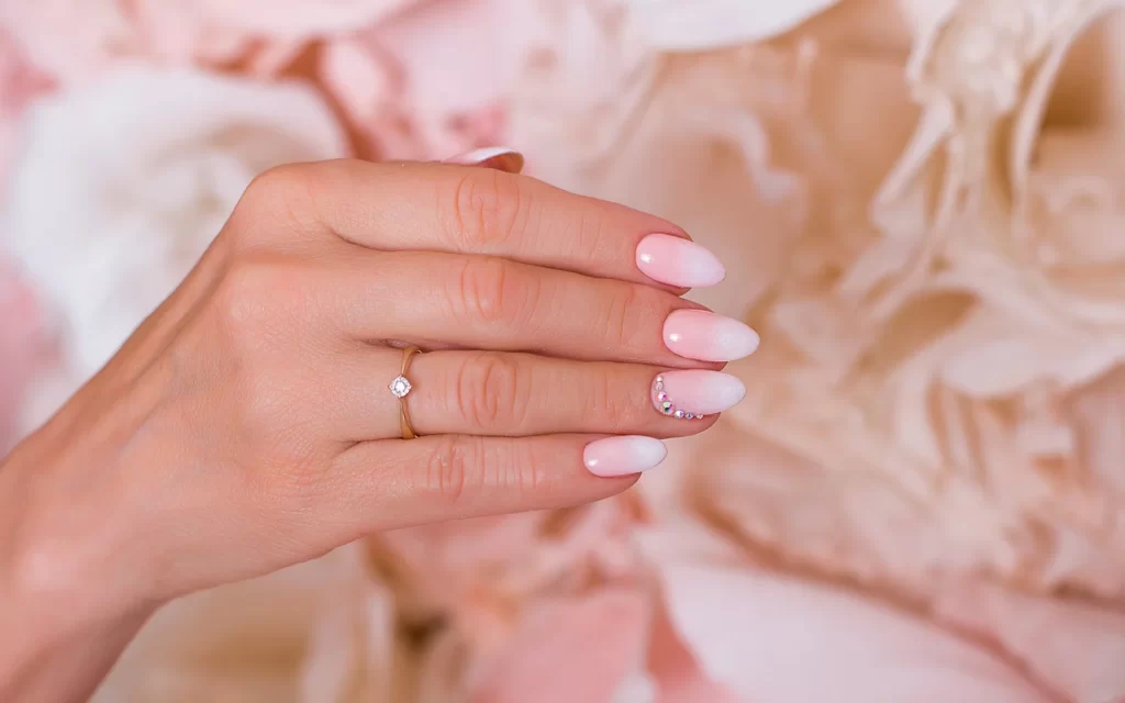 Manicure de primavera — colores, forma y cuidado para manos prolijas