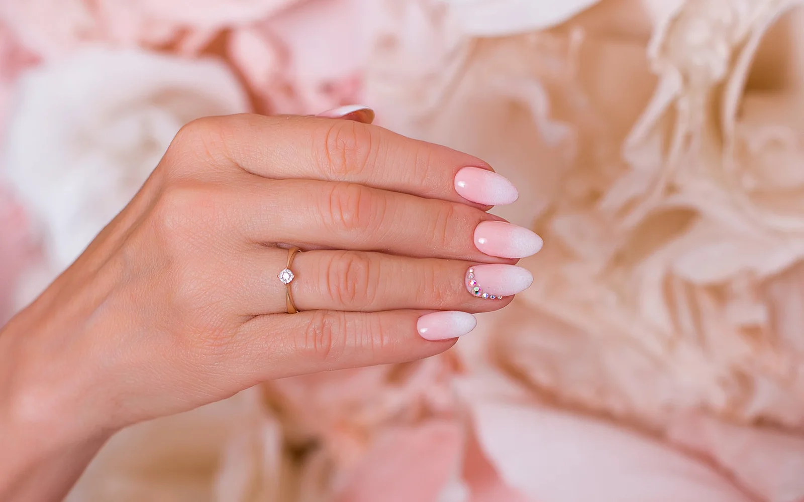 Manicure de primavera — colores, forma y cuidado para manos prolijas